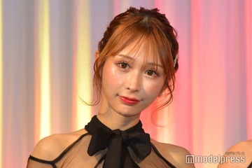 美女社長YouTuber浦西ひかる、美ボディ際立つベアトップ＆ショーパンコーデ「努力の賜物」「異次元スタイル」とファン絶賛 画像
