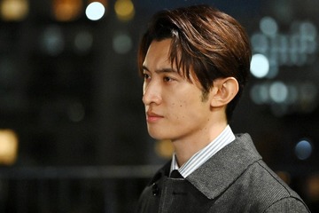 Snow Man向井康⼆「フェイクマミー」最終話で人気芸人と共演 劇中ポーズが話題「こっそりスーしてる？」「待ってました」 画像