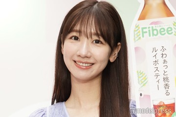 柏木由紀、ミニスカ黒タイツで美脚際立つ 地元ショットに反響「スタイル抜群」「脚が綺麗」 画像