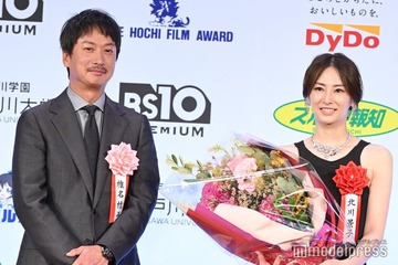 椎名桔平、サプライズ登場で北川景子に花束贈る「謎解きはディナーのあとで」共演時回顧【第50回報知映画賞】 画像
