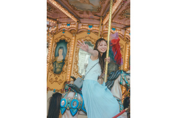 乃木坂46梅澤美波「あまりにも素」童心に返った先行カット解禁 パネル展開催も決定【透明な覚悟】 画像