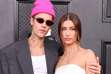 ジャスティン・ビーバー、妻・ヘイリーとの寿司作りデート公開「上裸で握ってるの斬新」「本格的ですごい」と反響 画像