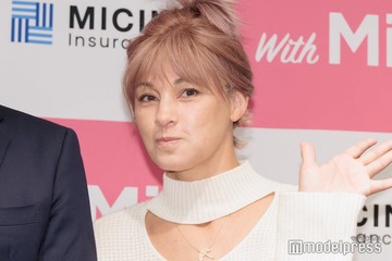 “出会って10日婚”梅宮アンナ、夫との密着ショット公開「幸せが伝わってくる」「笑顔が素敵」の声 画像