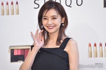 倉科カナ、美脚輝く姿で38歳誕生日報告 立ち姿に「見惚れた」「撃ち抜かれる可愛さ」と反響 画像