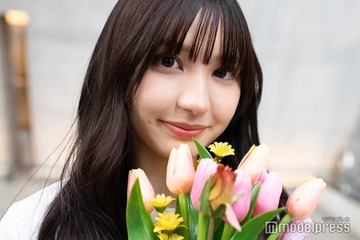 仮面高校生の妹で話題・すなずりかりん、美脚スラリのミニスカコーデ披露「スタイル良すぎ」「グレーが似合う」の声 画像