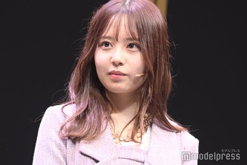 乃木坂46佐藤璃果、美肩輝くオフショルニットワンピ姿披露「レベチな可愛さ」「目が釘付け」と反響 画像