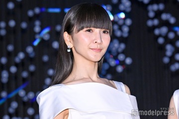 Perfumeかしゆか、ベアトップ・ミニドレス…圧巻スタイル際立つ年末衣装続々公開「美しすぎてため息が出る」「神々しい」と反響殺到 画像