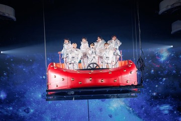 Travis Japan、苺タイムマシーンから登場で旅の幕開け サプライズ発表・3階席降臨・ペンラ演出…ファン歓喜の特別空間【Travis Japan Concert Tour 2026 's travelersライブレポ】 画像