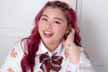 くれまぐUraN、2歳娘顔出し家族3ショットに反響「パパ似かな？」「家族まとめて可愛すぎる」 画像