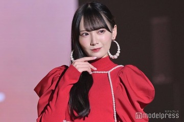 ≠ME鈴木瞳美、ミニスカ制服から美脚輝く「天使」「透明感が半端ない」と反響 画像