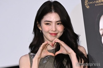 ハン・ソヒ、美脚際立つミニワンピ姿 来日で涙するファンに「泣かないで」 画像