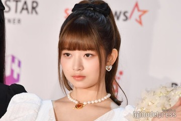 IVEレイ、美肩＆デコルテ大胆披露のワンショルドレス姿が話題「息を呑む美しさ」「オーラが半端ない」 画像