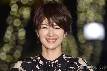 吉瀬美智子、生け花＆アート飾られた自宅玄関公開「プロのフラワーアレンジかと」「お洒落すぎる」と反響 画像