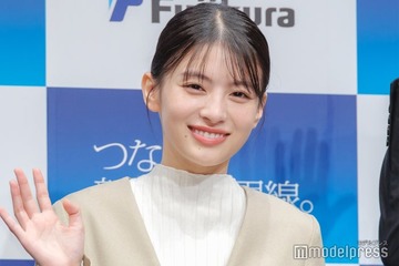 出口夏希、ミニスカ制服姿ではしゃぐ オフショット動画に反響「無邪気な笑顔が可愛い」「天使かと思った」 画像