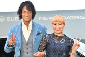 丸山桂里奈、夫・本並健治氏の娘への“チュー攻撃”ショットに反響「愛情が炸裂してる」「理想の家族すぎる」 画像