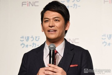 ますだおかだ岡田圭右、白基調の広々自宅リビング公開「ホテルかと思った」「広すぎてびっくり」と驚きの声 画像