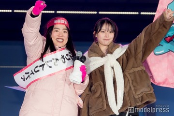 南沙良＆ゆりやんレトリィバァ、歌舞伎町で“約20分”街頭演説 聴衆とコール＆レスポンスも「アカデミー賞とるぞ！」「興行収入5000億！」【禍禍女】 画像