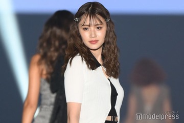 出川ガール・塚本恋乃葉、スリット入りミニスカから美脚披露「大人っぽい」「スタイル最高」の声 画像