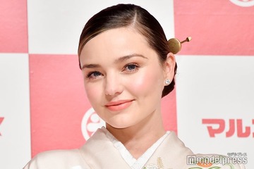 ミランダ・カー、圧倒的美脚際立つミニワンピ姿に絶賛の声「完璧なスタイル」「女神降臨」 画像