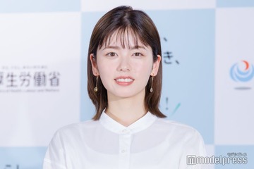 小芝風花、妹の職業公開 施術中の後ろ姿に反響続々「骨格そっくり」「美人オーラ出てる」 画像