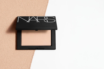 NARS、「ライトリフレクティング セッティングパウダー プレスト N」に待望の新色が登場 画像