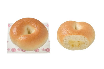 セブン新作「もっちり食感のチーズベーグル」“究極のもっちり”＆濃厚チーズとろけ出す蒸し器仕上げ 画像