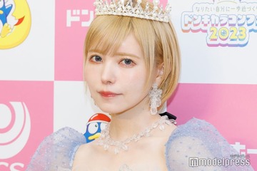 益若つばさ、“40代のミニスカ宣言”で美脚ショット披露「どのコーデも可愛くて元気もらえる」「名言すぎて泣く」絶賛の声相次ぐ 画像