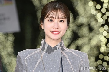 生見愛瑠、前髪なし×肩出しスタイルで雰囲気一変「大人の色気」「クールかつ可愛い」の声 画像