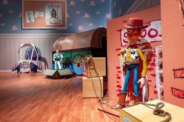 「ピクサーの世界展」東京・豊洲に初上陸 「トイ・ストーリー」など等身大キャラ24体以上が集結 画像