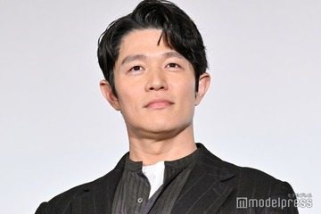 「リブート」鈴木亮平、肉体美際立つ上裸姿に視線集中「彫刻みたい」「腹筋バキバキでかっこいい」の声 画像