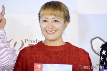 丸山桂里奈、人気キャラクターズラリ「好きなもの集めて貼ってる」シール帳公開「キラキラで可愛い」「懐かしいのがいっぱい」の声 画像