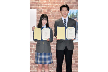 オスカー所属の黒氏萌楓＆佐藤泰心「センバツ応援イメージキャラクター」就任 人生初会見でキャッチボールも披露 画像