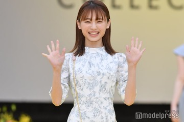 NMB48メンバー、美脚ライン輝くミニスカ×ニーハイコーデに反響「最強の組み合わせ」「スタイル抜群」 画像