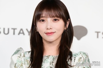 元乃木坂46与田祐希、オフ感溢れる愛猫柄パジャマ姿に反響「透明感がすごい」「癒やされる」 画像