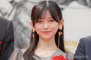 乃木坂46池田瑛紗、膝上ミニスカ衣装姿披露「脚まっすぐで綺麗」「ビジュが天才」 画像