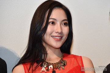 KARA知英、美脚スラリのミニスカ衣装姿「スタイル最高」「かっこよすぎて惚れる」と反響 画像