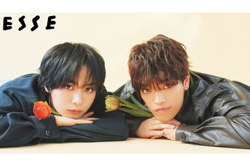 なにわ男子・大西流星＆timelesz原嘉孝、メンカラ花携えたショット 2人の暮らしに迫るインタビューも 画像