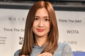 紗栄子、ミニスカのカジュアルコーデで美脚スラリ「可愛すぎる社長」「スタイルレベチ」の声 画像