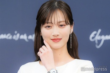山下美月、格闘技挑戦に意気込み「ムキムキになっているかも」58粒ダイヤのウォッチ＆純白ドレス姿で登場 画像
