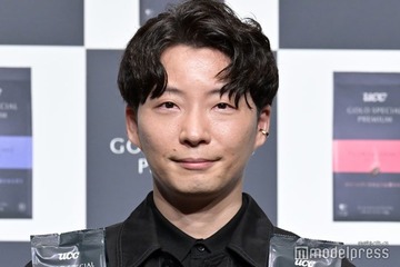 星野源、“激変”韓国メイク姿に反響相次ぐ「新鮮すぎて一瞬誰かと」「今までにないスタイリング」 画像