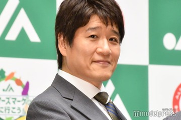 林修、美人妻顔出しが話題 “番組史上初”共演ショット公開「貴重」「知的で上品なオーラが出てる」 画像