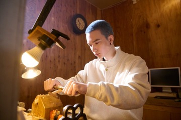 嵐翔真、Snow Man岩本照と2人きりの時に教わった「大切な事」デビュー以来の長髪→青坊主に劇的イメチェン【「カラちゃんとシトーさんと、」インタビュー】 画像