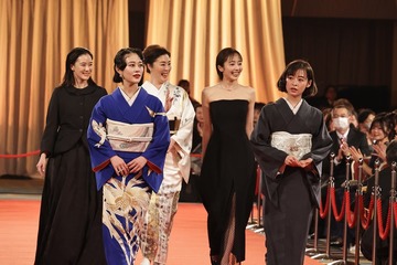 高畑充希ら「国宝」チームは華やか着物姿 森田望智は大胆スリット入りベアトップドレス【第49回日本アカデミー賞】 画像