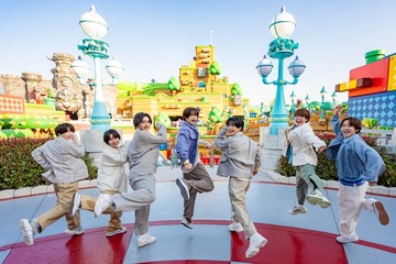 なにわ男子、USJ「スーパー・ニンテンドー・ワールド」イベント登場 “同い年”5周年をマリオポーズで祝福 画像
