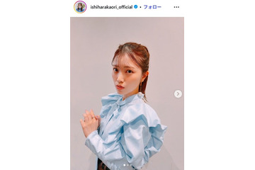 声優・石原夏織、ミニ丈フリルワンピで脚線美披露「シルエット最強」「白コーデの破壊力すごい」と反響 画像