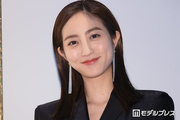 堀田茜、美ウエストちらり久々の私服ショットに反響「オーラすごい」「綺麗すぎて眼福」 画像