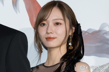 乃木坂46梅澤美波、美背中開放のドレス姿披露「見とれちゃう」「女神降臨」と反響 画像