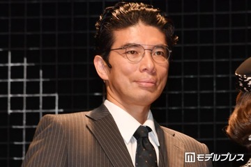 片桐仁「三つ編みにヘビ4匹」次男の中学卒業式コーデが話題「個性が爆発」「インパクトはんぱない」 画像