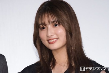 吉川愛、大胆ワンショルダースリットドレス姿に絶賛の声「大人の色気」「ドキッとした」 画像
