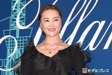 観月ありさ「90年代」美脚際立つ懐かしモデル姿公開「今も昔も異次元」「伝説の8頭身」と絶賛の声 画像